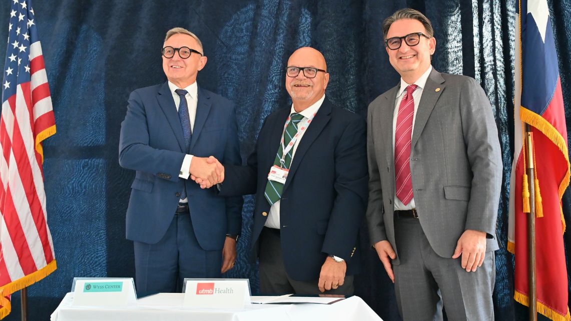 Drs Erwin Bottinger, Giulio Taglialatela,  Jochen Reiser pose for a picture after the signing